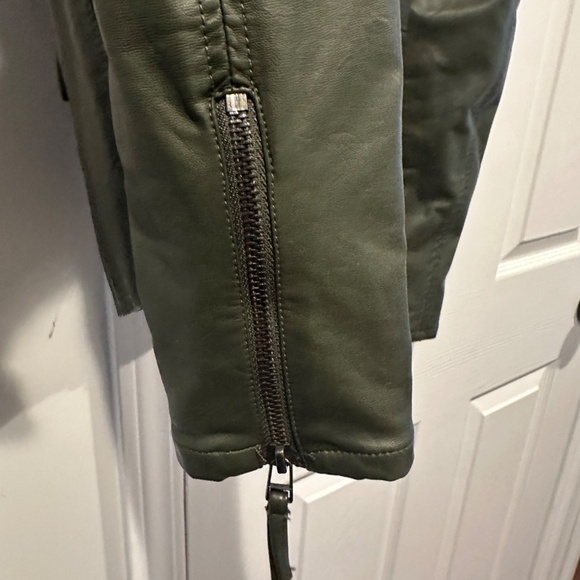 BLANK NYC | Vegan Leather Crop Moto Jacket | Size Small - Picture 7 of 8